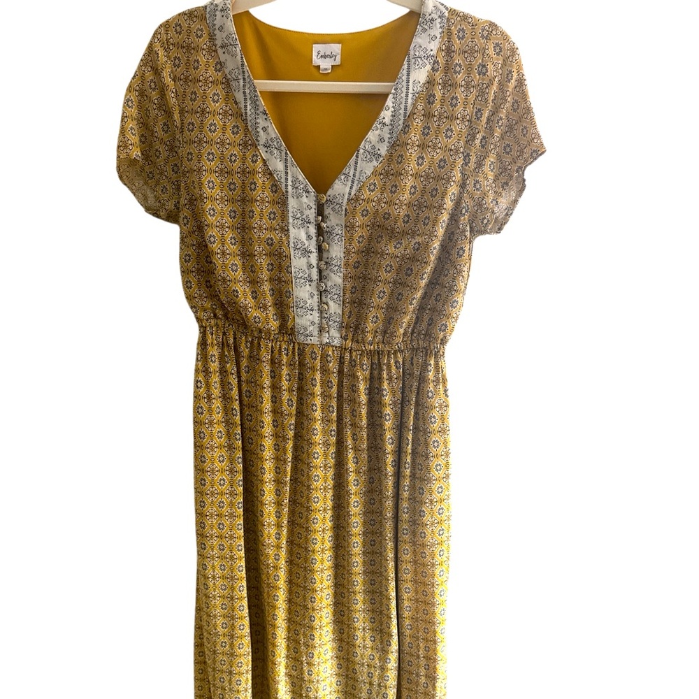 Emberley Yellow Floral Maxi Dress Size Medium Contrasting Hem‎ And Button Bodice